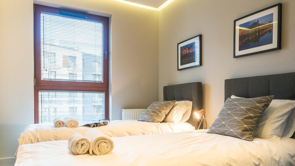 City Center - Riverside By Apartmore Гданск Екстериор снимка